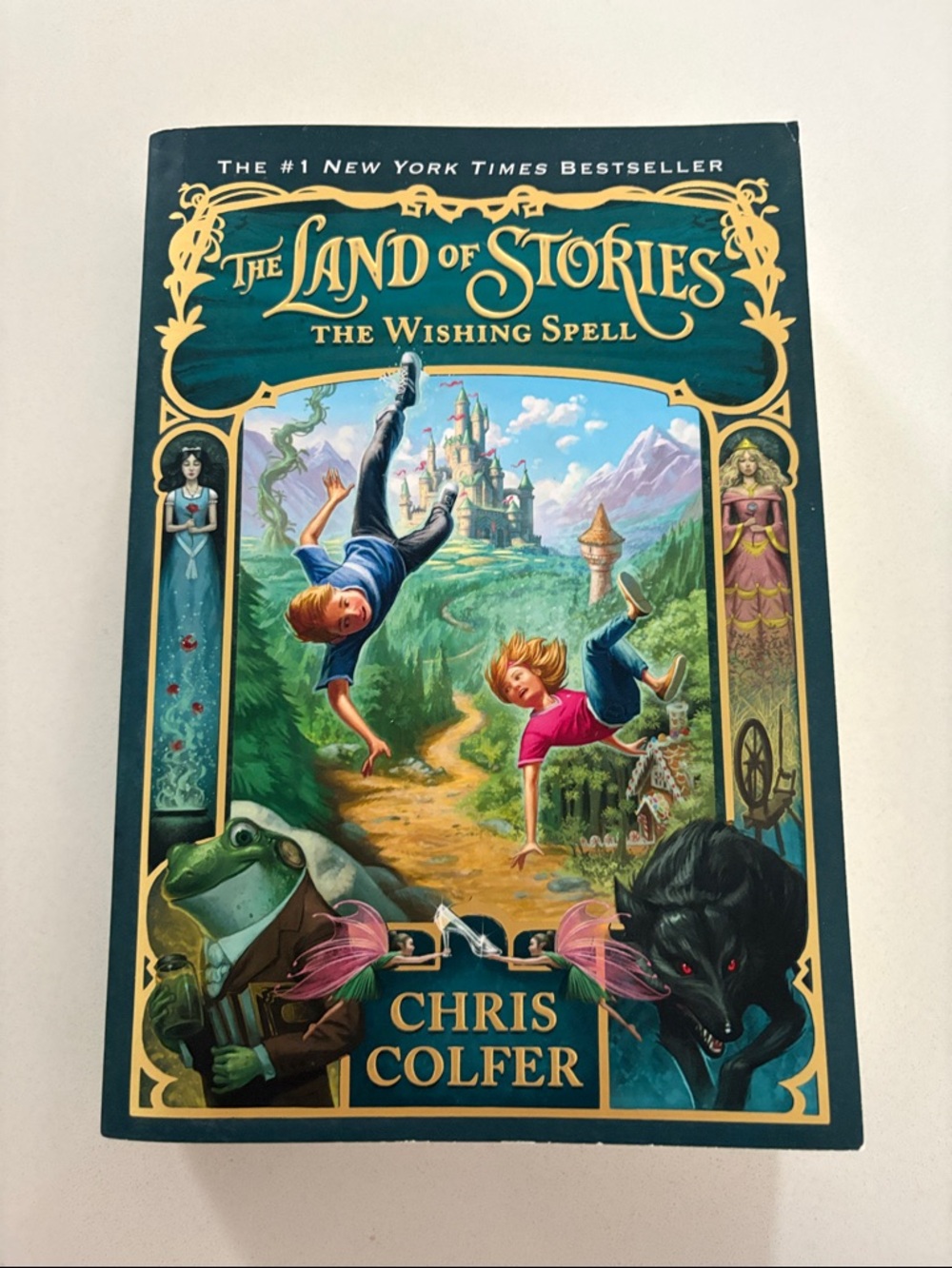 ✨3/$12✨ The Land of Stories: The Wishing Spell by Chris Colfer - Softcover book